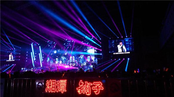 澳门6号演唱会，璀璨之夜在金光闪耀中启幕澳门6号演唱会在哪里开始了啊英语怎么说